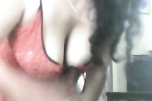 Webcam solo with a curvy brunette hair milf flashing her astounding cleavage