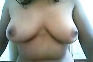 Spoiled Indian nympho doesn't hesitate to let her paramour touch her tits
