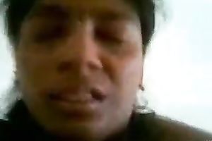 Spoiled Indian nympho doesn't hesitate to let her paramour touch her tits