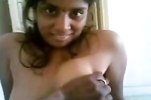 Spoiled Indian nympho doesn't hesitate to let her paramour touch her tits