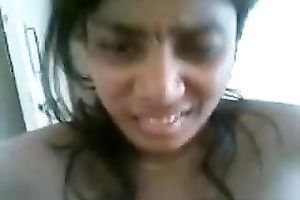 Spoiled Indian nympho doesn't hesitate to let her paramour touch her tits
