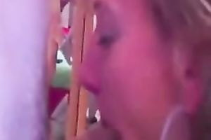 Homemade sex video with an non-professional doxy engulfing a prick