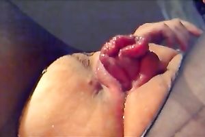 Big sex toy engulfing cum-hole lips and love button all out