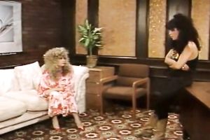 Duet of curvy and concupiscent lesbian babes ardently eat their soaking cookies