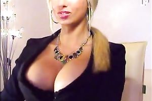 Webcam solo show with a juggy long-haired blond gal