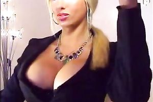 Webcam solo show with a juggy long-haired blond gal