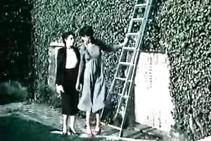 Two brunettes please every other with cunni in retro episode