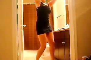 Shaking my worthwhile ass in the treshold homemade movie scene