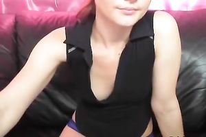 Mind-blowingly hawt web camera model bonks herself with her dildo