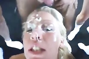 Amateur blond mamma acquires her face overspread with sex cream