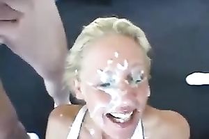 Amateur blond mamma acquires her face overspread with sex cream