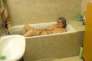 Fat old slut masturbates in the bath tub with anal beads