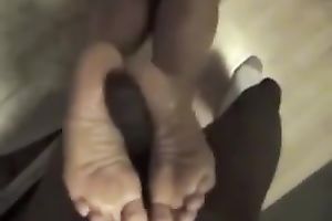 My lustful girlfriend knows how to give a worthwhile footjob