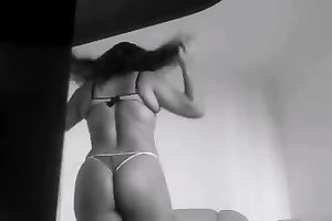 This thick Latina hottie's arse is seriously biggest