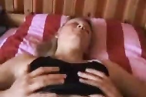 Orgasm longing hussy in crotchless hose is playing with her fur pie