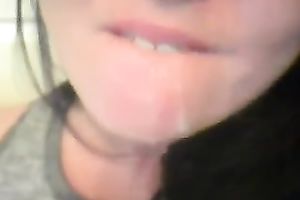 Shameless camgirl sucks her sex toy like a sweetmeat