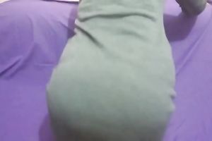 Effortlessly seductive Turkish temptress shows off her great curves