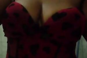 Webcam solo clip with a corpulent Latina flashing her natural tits