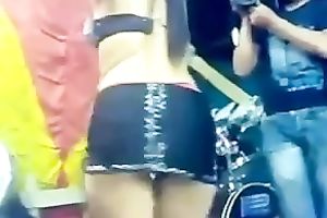 Amateur brunette hair hussy dances in front of a crowd in homemade video