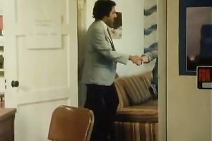 Horny retro golden-haired bitch receives her slit fucked hard on a car