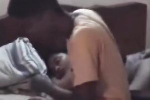 Horny chap bonks cheesy Indian floozy in a missionary position