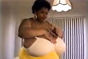 Horny ebon whore proudly flaunts her disproportionately big boobies