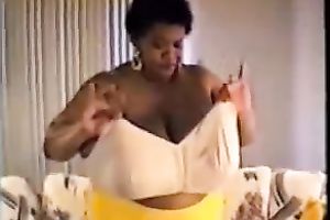 Horny ebon whore proudly flaunts her disproportionately big boobies