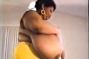 Horny ebon whore proudly flaunts her disproportionately big boobies