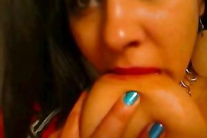 Stunning brunette hair honey pulls out her magical breasts on cam