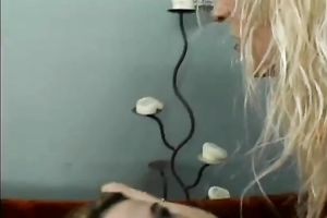 Mature lesbo floozy is showing off her snatch licking skills