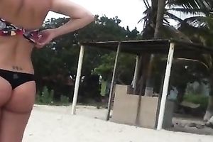 Hot woman with a nice-looking gazoo caught my attention