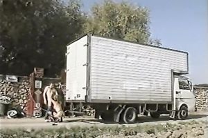 Blond head tramp rides lengthy 10-Pounder in reverse cowgirl pose in car