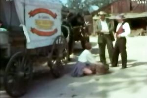 Old fat guy gets a oral-stimulation from slutty brunette hair beauty - retro