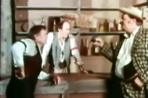 Old fat guy gets a oral-stimulation from slutty brunette hair beauty - retro