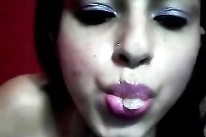 Dark-haired Latina floozy shakes her fine a-hole like a champ