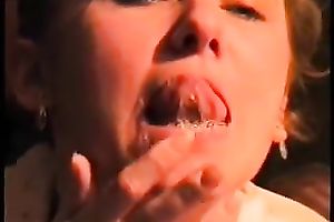 Luscious slutwife works on my 10-Pounder untill it explodes with semen