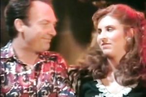 Dirty FFM hammering with 2 bitchy women and one freaky stud