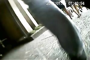 I followed one hot brunette hair white lady and filmed her nice-looking legs