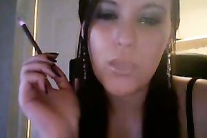 My raunchy looking girlfriend looks hawt during the time that smokin'