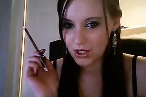 My raunchy looking girlfriend looks hawt during the time that smokin'