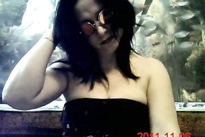 Those freaky sunglasses make her look like Marylin Manson