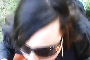 Brunette bitch sucks my 10-Pounder in a park and receives facialed