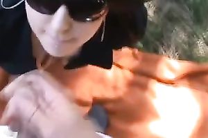 Brunette bitch sucks my 10-Pounder in a park and receives facialed