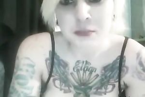 Heavily tattooed golden-haired with large breasts finger bangs her cum-hole