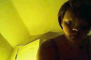 This lusty nympho with a large wazoo knows how to masturbate and look sexy doing it