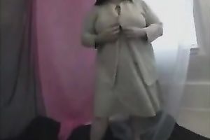 Chubby pale skin girlfriend teases me wit her voluptuous forms
