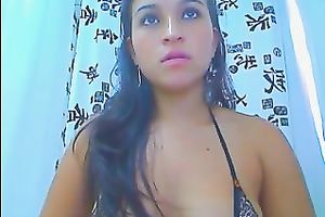Young cam bombshell from Mexico shows me her goodies