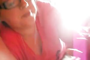 Four eyed girlfriend knows how to give a sloppy blowjob