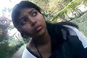 This hooker is not shy at all and this babe flashes her mambos in the park