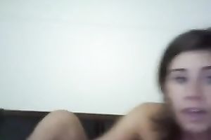 Excellent brunette hair milf hottie on livecam showing off nicely